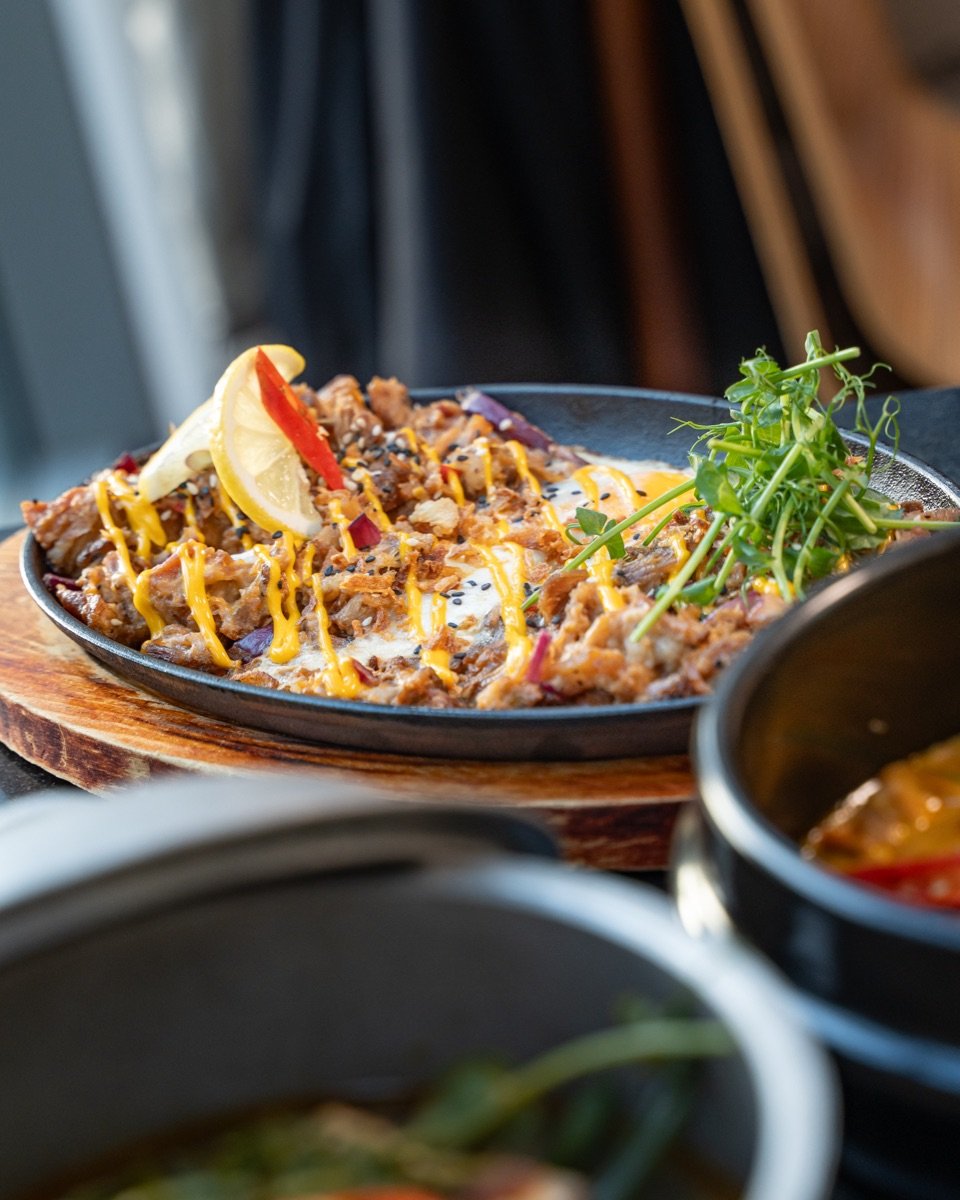A sizzling Kultura dish served on a cast iron plate